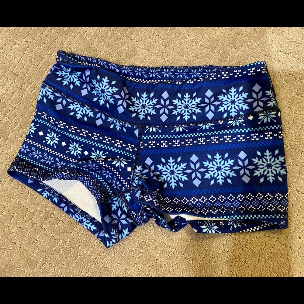 Fleo Snowflake shorts